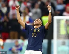 易游体育平台-德罗巴巅峰对决，凯恩与70激战篮网分钟，势不可挡胜负难料！